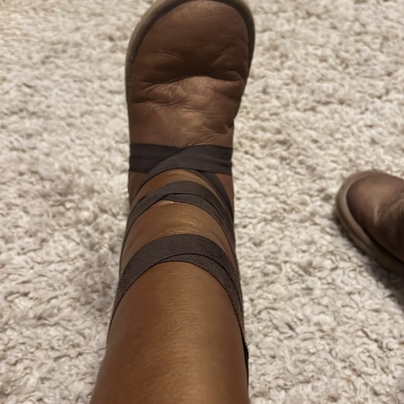 Women’s Rina UGG Metallic Gold Ribbon Tall Boots 7 - Picture 5 of 8